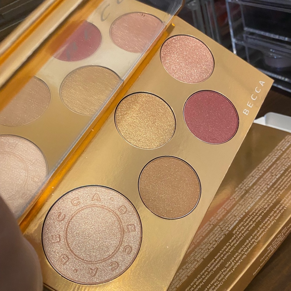 *NWT* Becca Pop Goes the Glow palette
